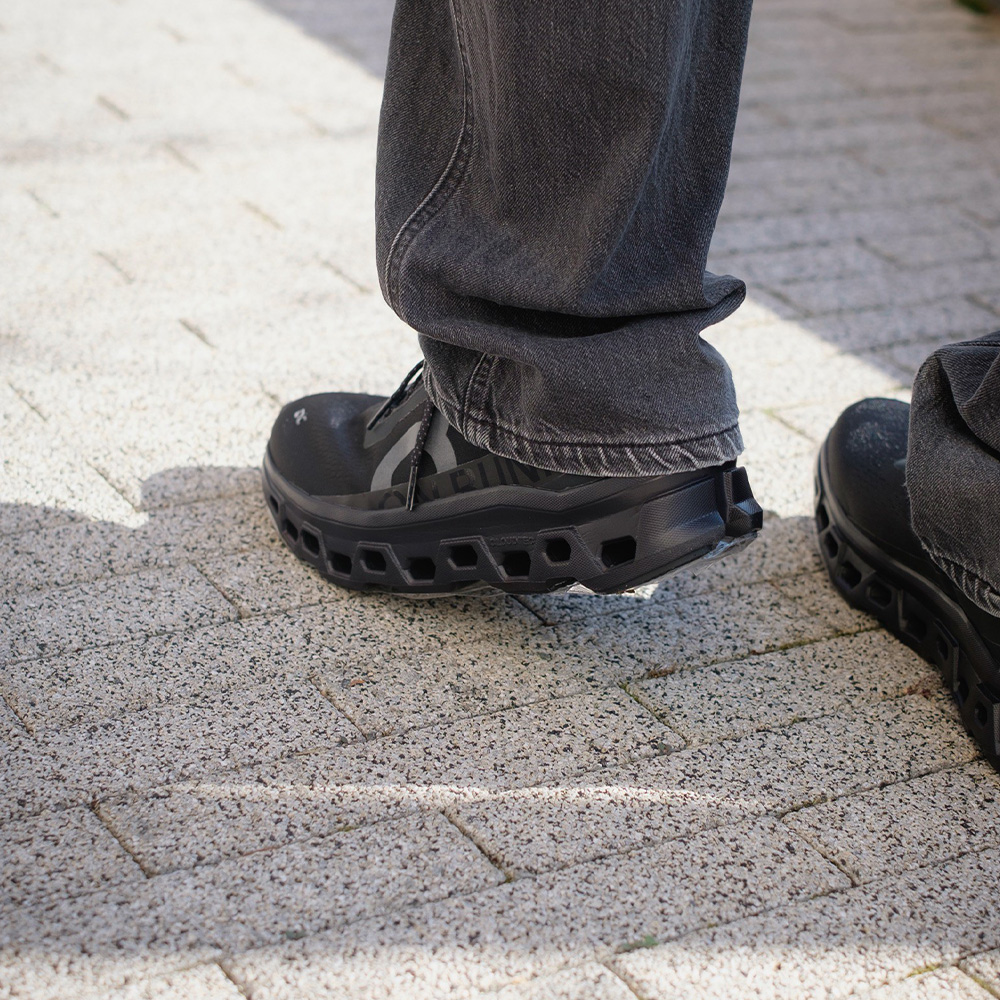 On（オン） クラウドモンスター1 On シューズ Cloudmonster 1 Black