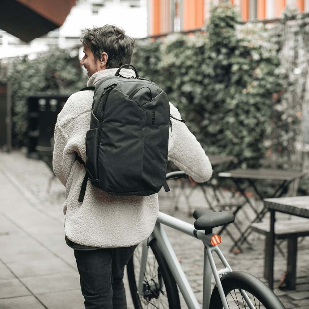 スーリー トラベルバックパック28L ヌートリアブラウン THULE Aion Travel Backpack 28L Nutria バッグ  バックパック 3204722