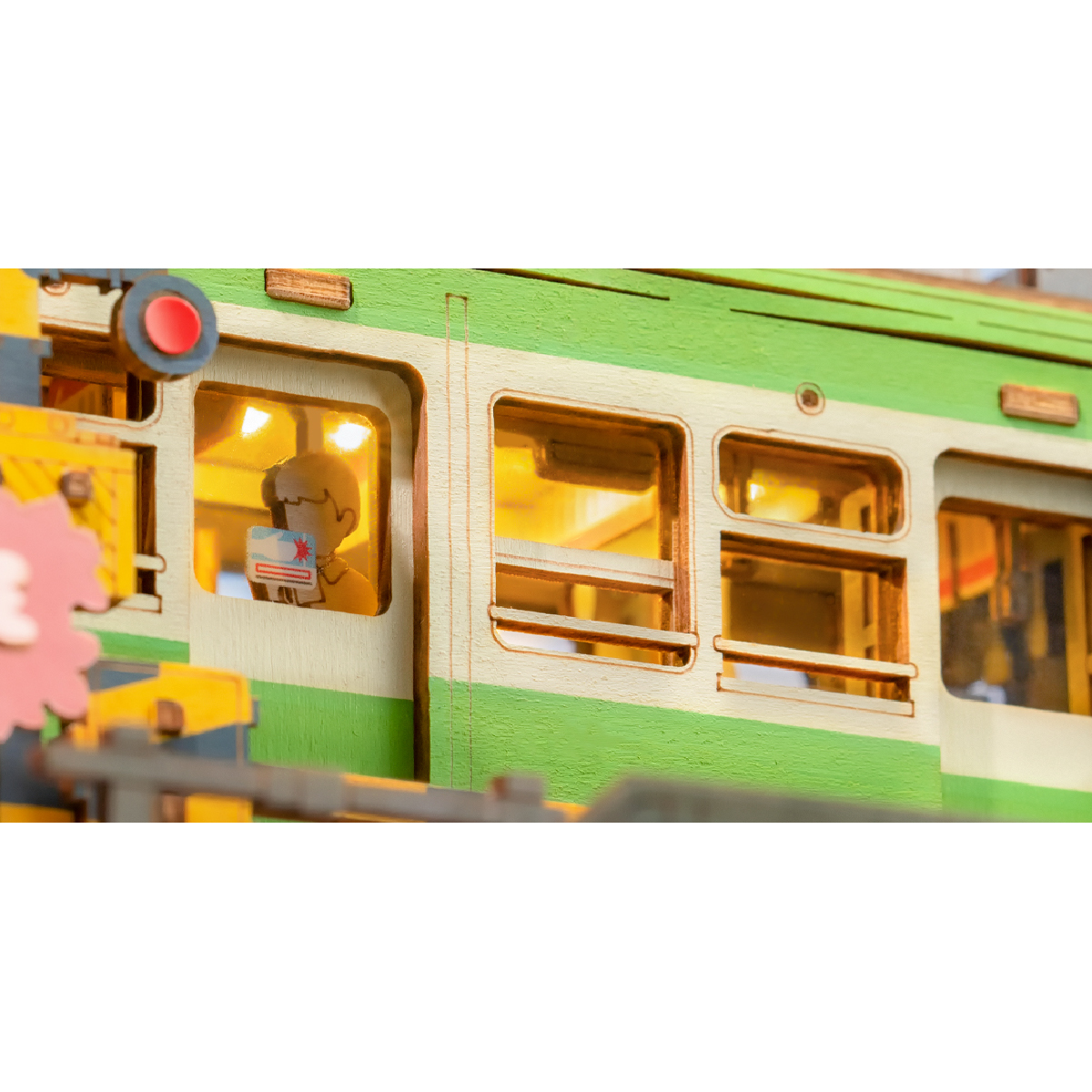 ROBOTIME 立体パズル 木製 3D ウッドパズル 桜の電車 LEDライト付き