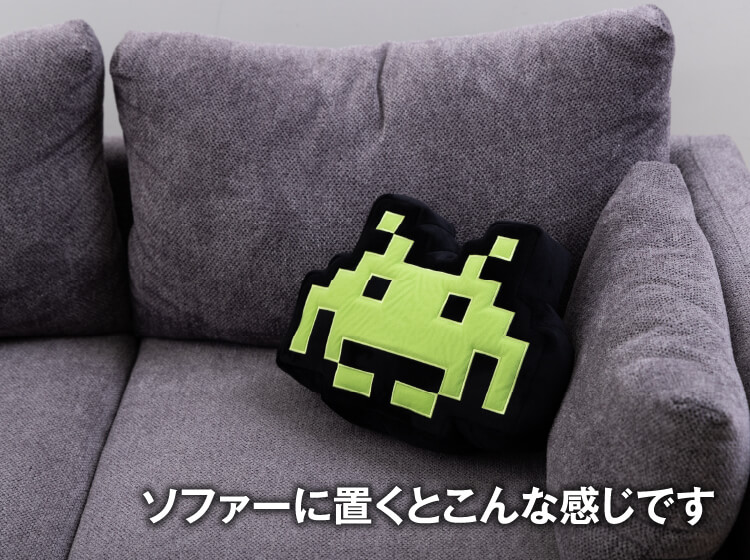 スペースインベーダー誕生45周年記念 蓄光ぬいぐるみクッション