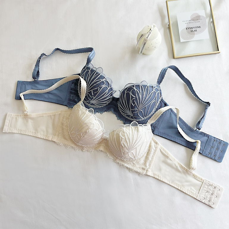 BRADELIS NewYork 雑誌掲載商品 ブラジャー下着 補整 補正 谷間