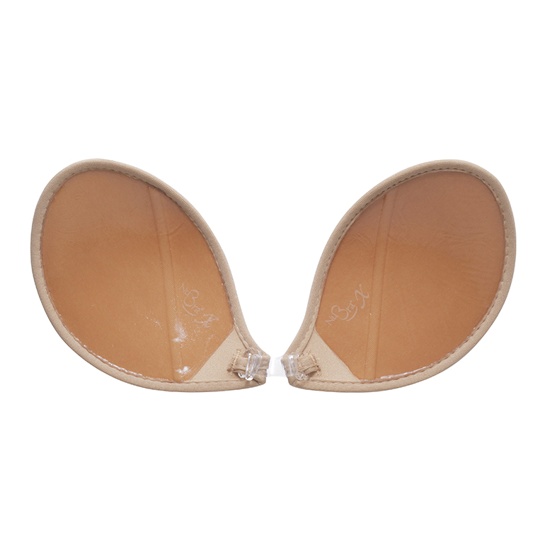 フロントホックが隠れる仕様