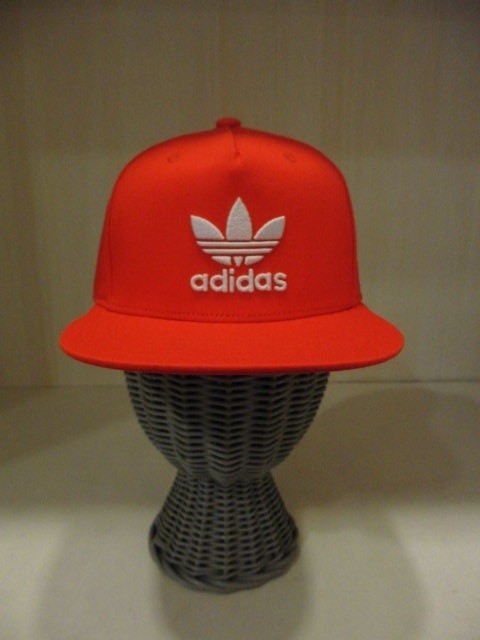 adidas Originals】AC TREFOIL FLAT CAP (レッド） (CF7487) :CF7487:UNITEDPAZZO  オンラインショップ - 通販 - Yahoo!ショッピング