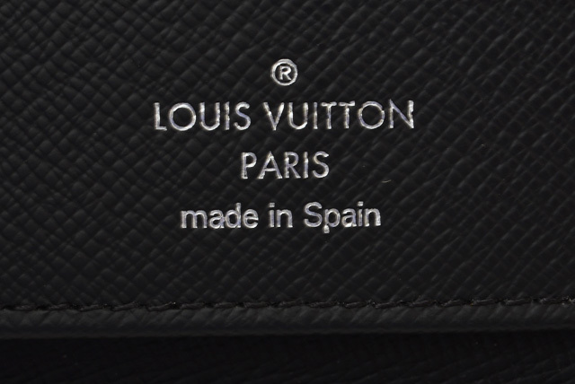  Louis Vuitton purse 