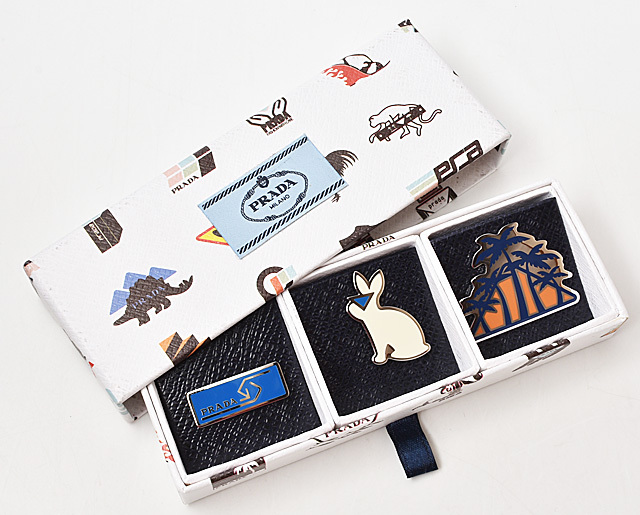 プラダ ピンブローチ/ピンバッジ 3点セット PRADA アクセサリー メタル ロゴ/ウサギ シルバー プラダ ピンブローチ/ピンバッジ 3点セット PRADA アクセサリー メタル ロゴ/ウサギ シルバー
