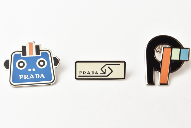 PRADA  ピンバッジ　2個セット 211209-875-47-p-7.jpg