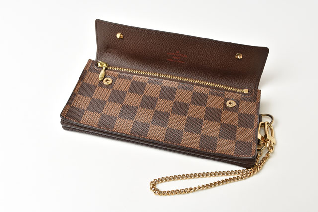  Louis Vuitton purse 