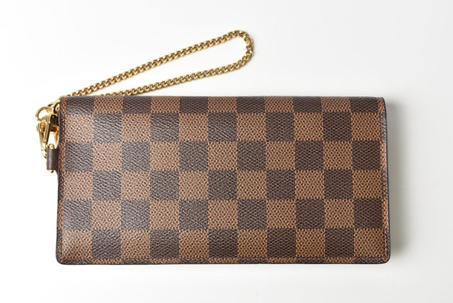  Louis Vuitton purse 