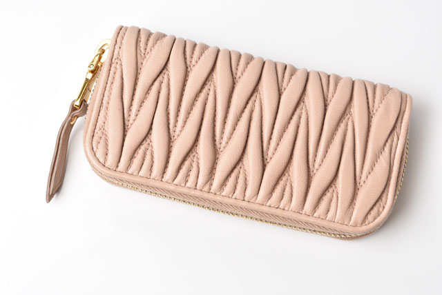 ピンクベージュ マテラッセレザー キーケース | Miu Miu