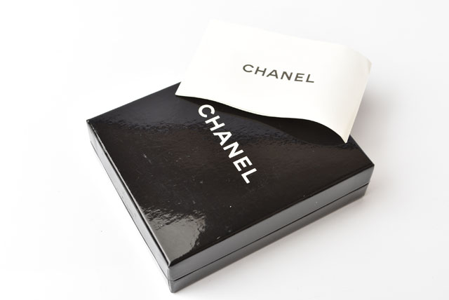 CHANEL Chanel earrings CC Mark black / silver 