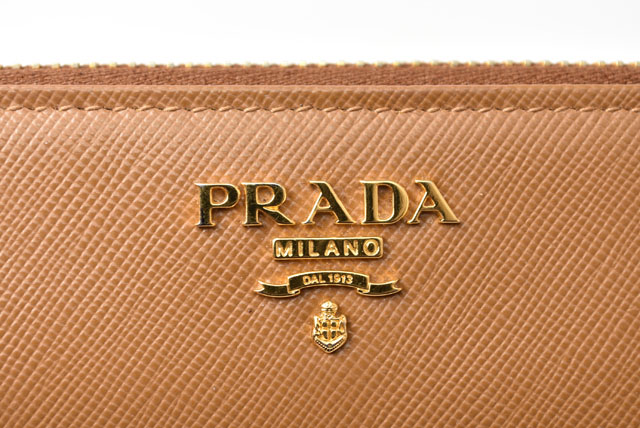 プラダ　PRADA