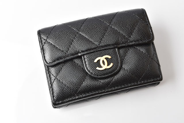 シャネル　CHANEL　折財布