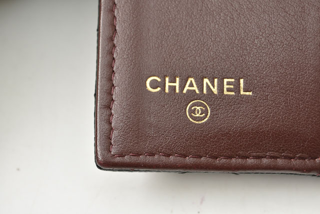 シャネル　CHANEL　折財布