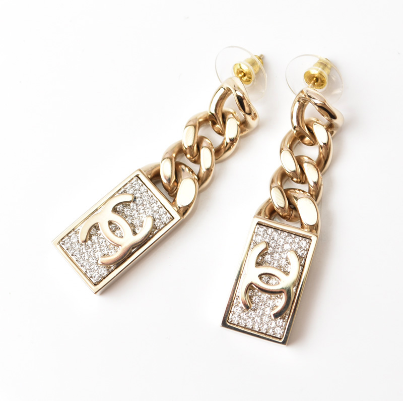 CHANEL Chanel earrings CC Mark black / silver 