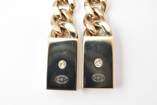 CHANEL Chanel earrings CC Mark black / silver 