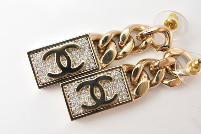 CHANEL Chanel earrings CC Mark black / silver 