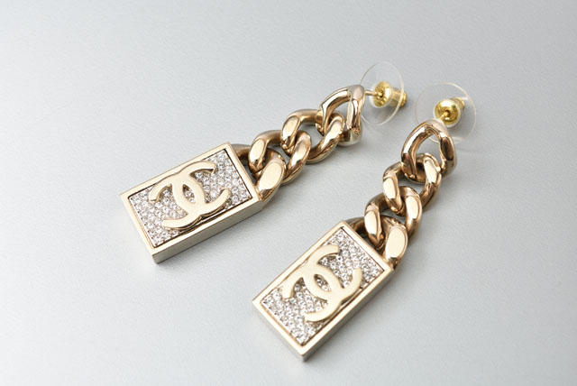 CHANEL Chanel earrings CC Mark black / silver 