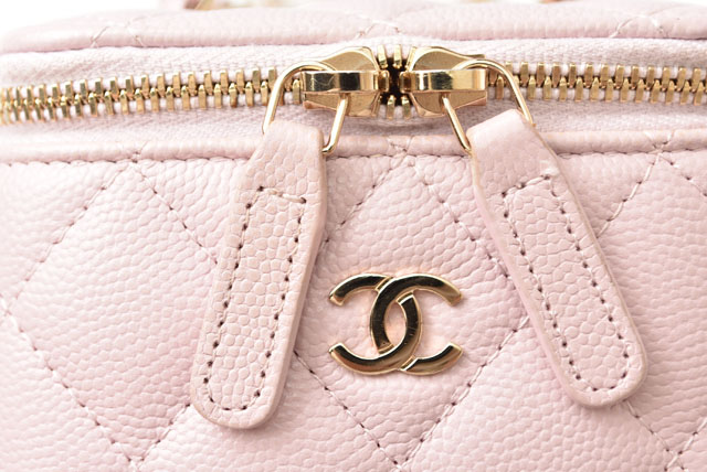 シャネル　CHANEL　折財布