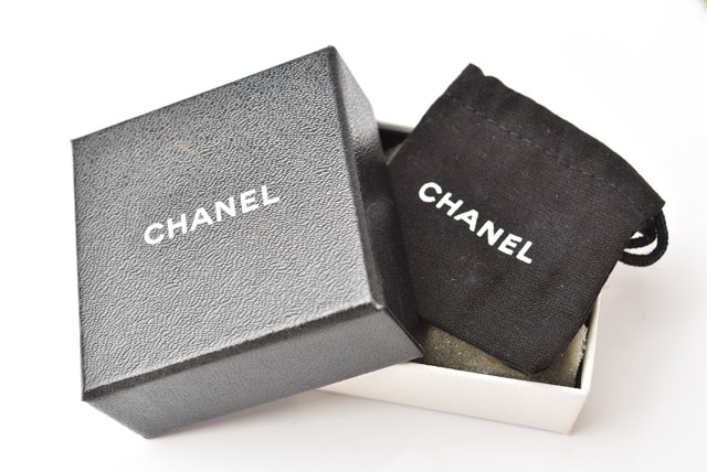 CHANEL シャネル ピアス CCマーク ブラック/シルバー