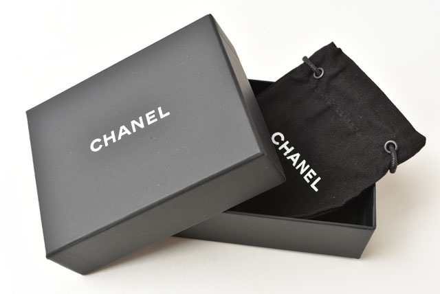 CHANEL Chanel earrings CC Mark black / silver 