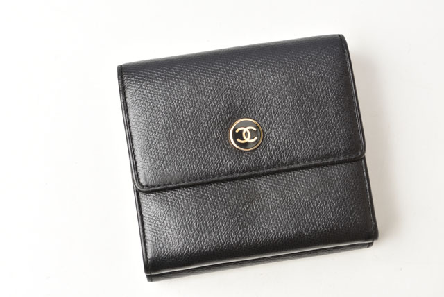 シャネル　CHANEL　折財布