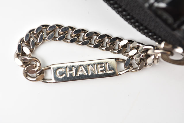 シャネル　CHANEL　折財布