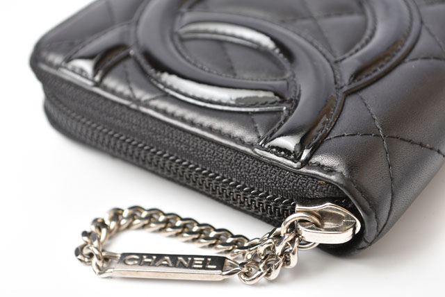 シャネル　CHANEL　折財布