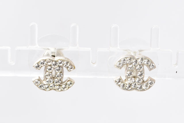 CHANELシャネル CCマーク 小さめピアスル CHANEL シャネル ピアス ロゴ/CC ココマーク/CC スイング ライン