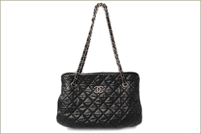 シャネル　CHANEL　折財布