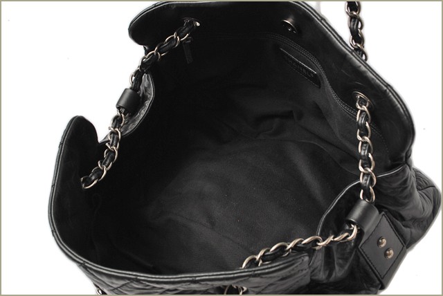 シャネル　CHANEL　折財布