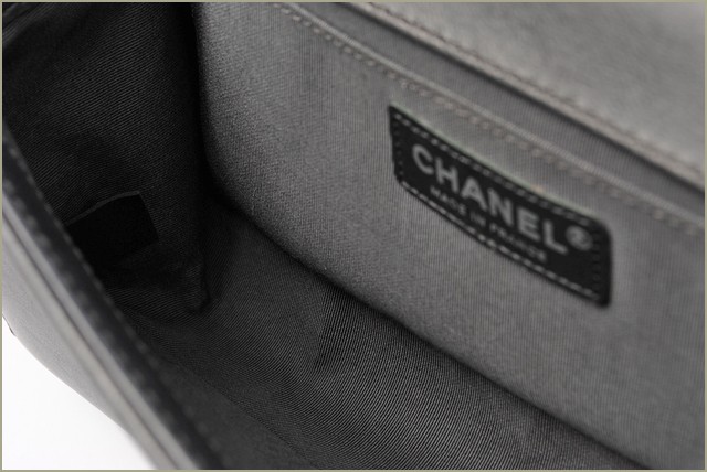 シャネル　CHANEL　折財布