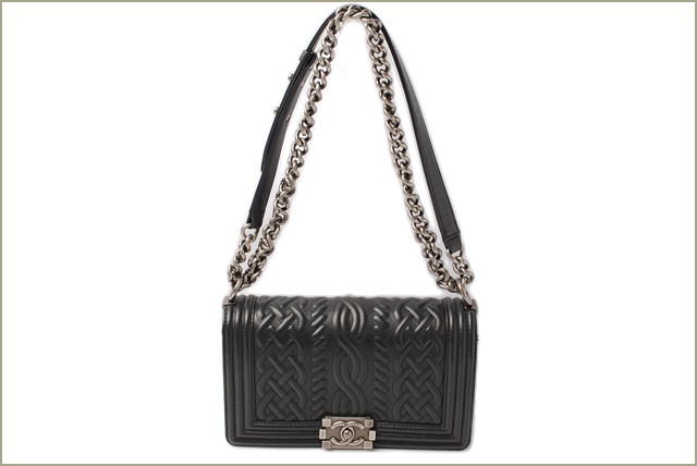 シャネル　CHANEL　折財布