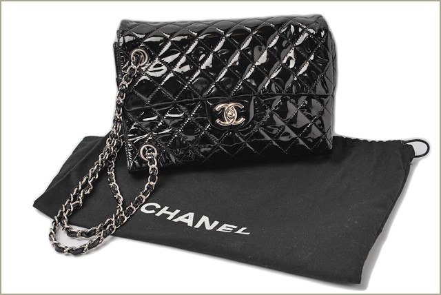シャネル　CHANEL　折財布