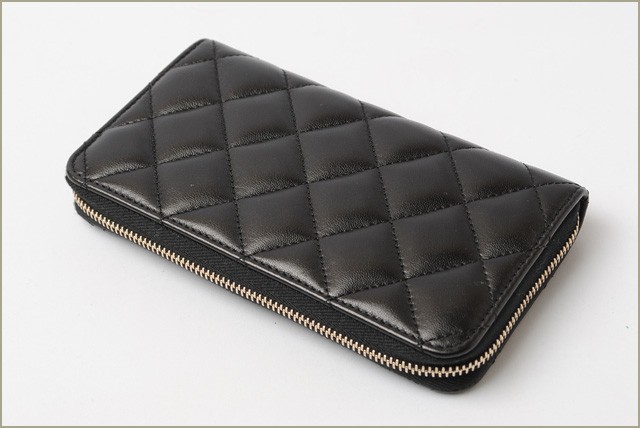 シャネル　CHANEL　折財布