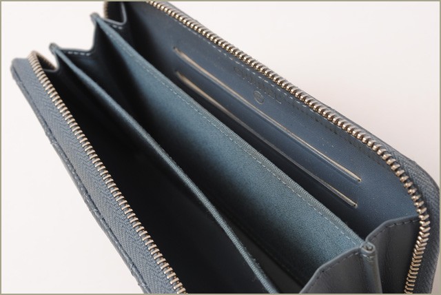 シャネル　CHANEL　折財布