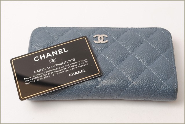 シャネル　CHANEL　折財布
