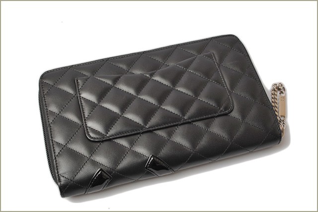 シャネル　CHANEL　折財布