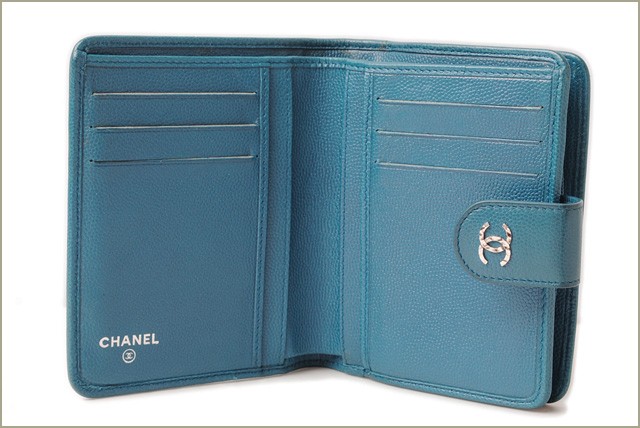 シャネル　CHANEL　折財布