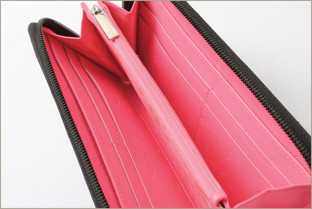 シャネル　CHANEL　折財布