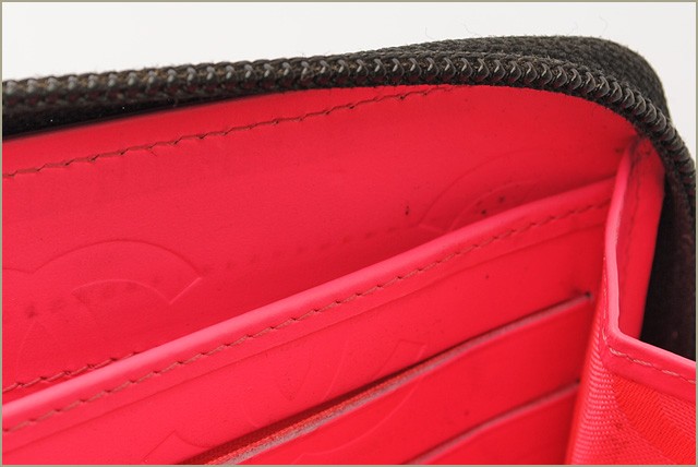 シャネル　CHANEL　折財布