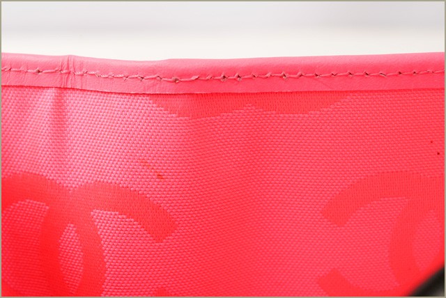 シャネル　CHANEL　折財布