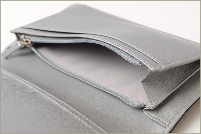 シャネル　CHANEL　折財布