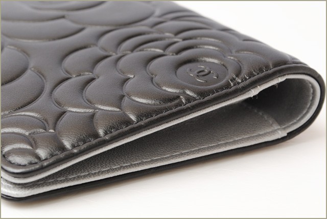 シャネル　CHANEL　折財布