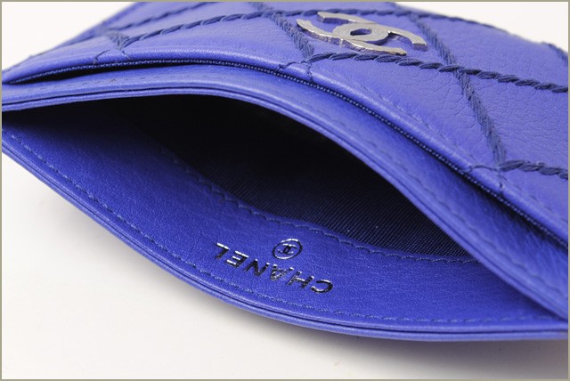 シャネル　CHANEL　折財布