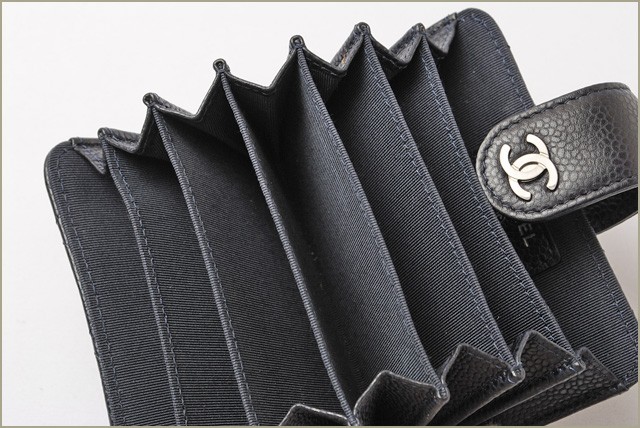 シャネル　CHANEL　折財布