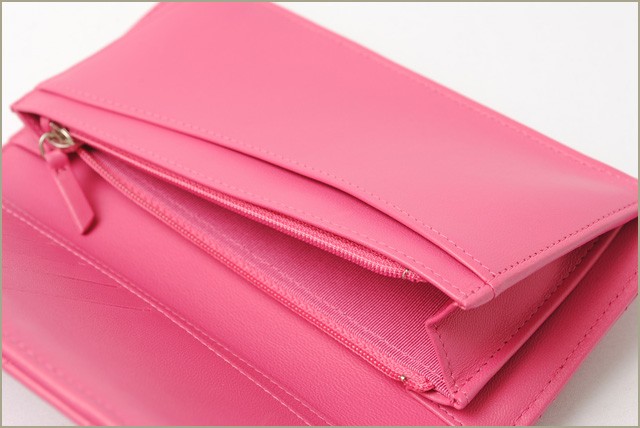 シャネル　CHANEL　折財布