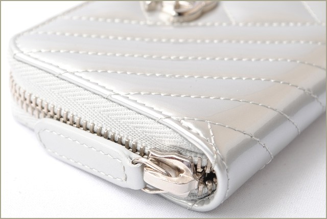 シャネル　CHANEL　折財布
