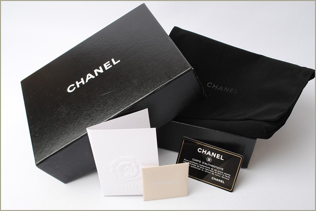 シャネル　CHANEL　折財布