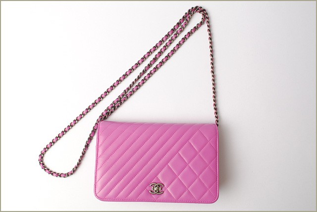 シャネル　CHANEL　折財布