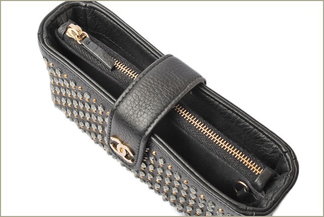 シャネル　CHANEL　折財布
